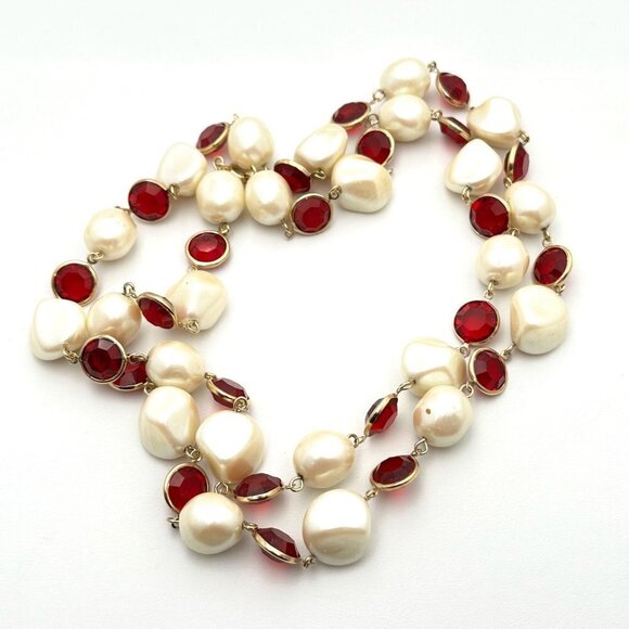 Womans Necklace Red Crystal Faux Pearl 34 Inch Gold Tone Statment Vintage - Picture 5 of 5